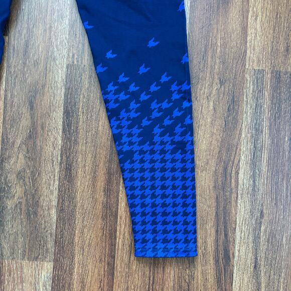 Fabletics High Waisted Seamless Abyss/ Chill Blue Check Legging - Size M - Picture 2 of 7